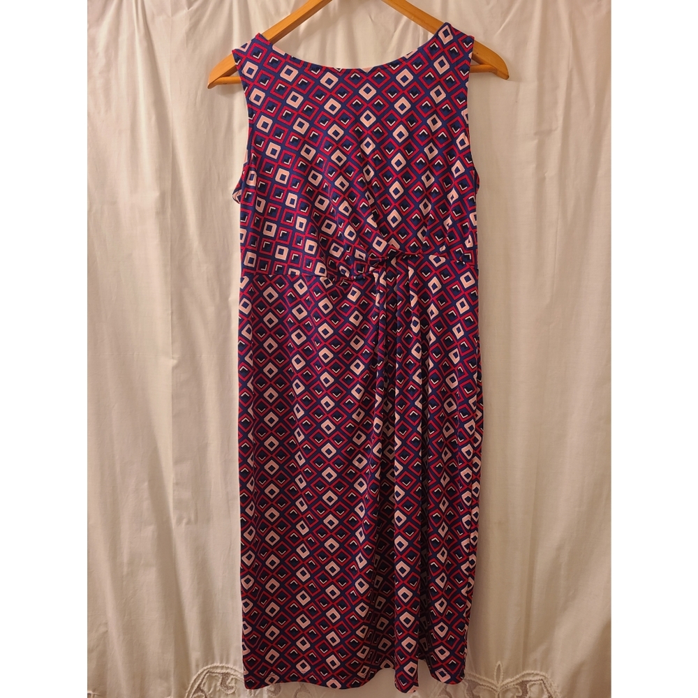 Sleeveless maternity dress